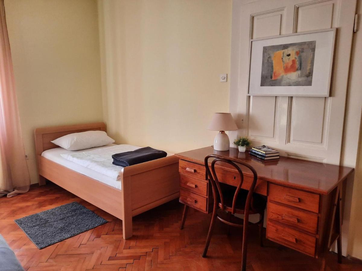Apartman Soda Ogulin Exteriér fotografie
