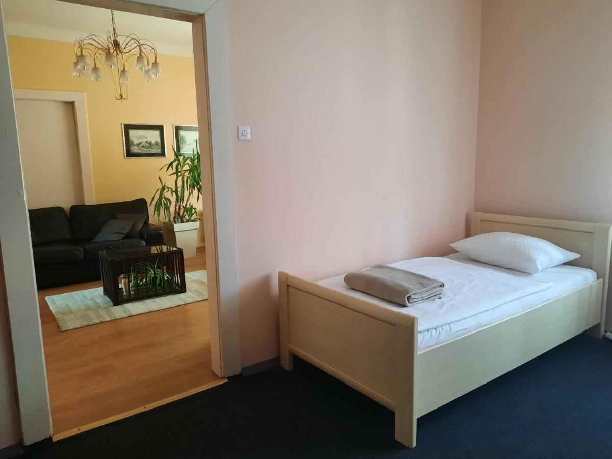 Apartman Soda Ogulin Exteriér fotografie