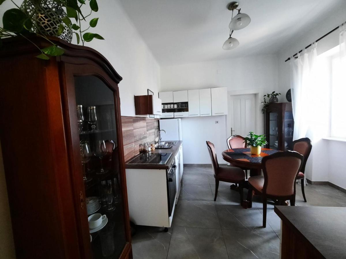 Apartman Soda Ogulin Exteriér fotografie